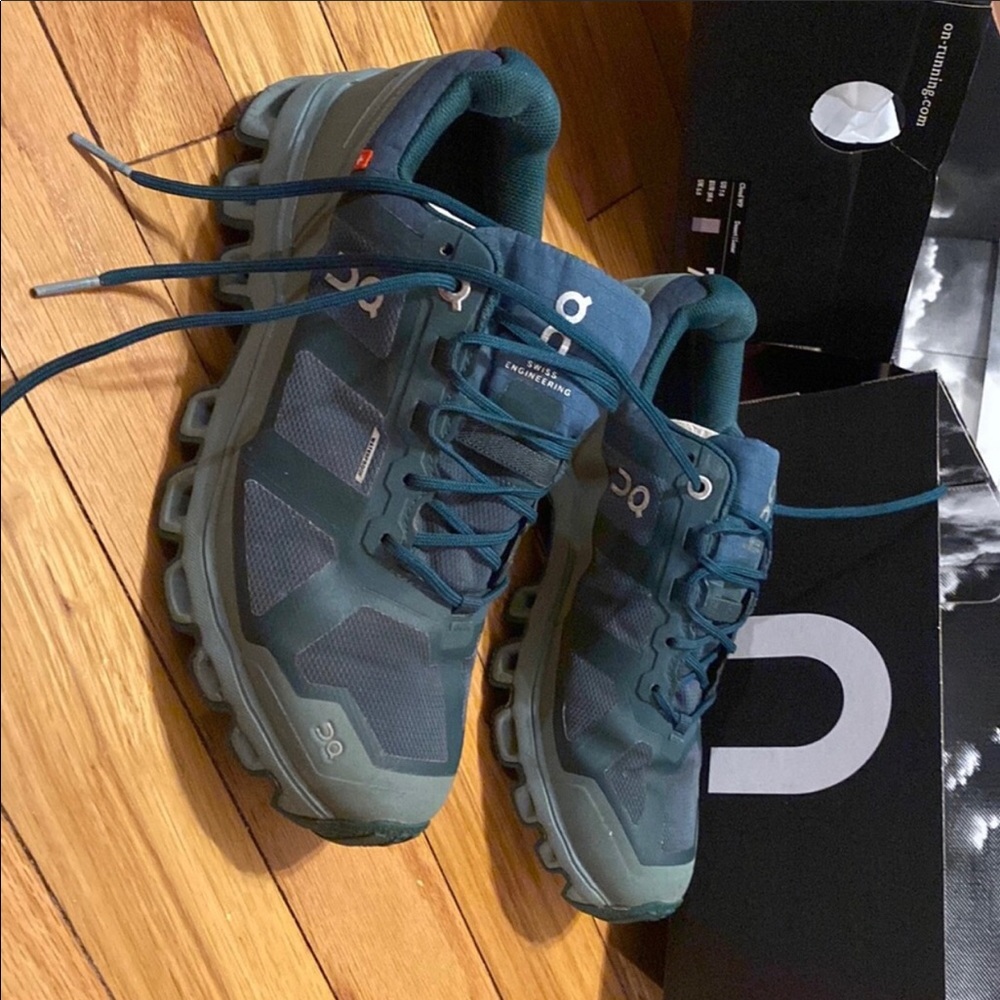 On Cloud  running trail sneaker waterproof green size 7